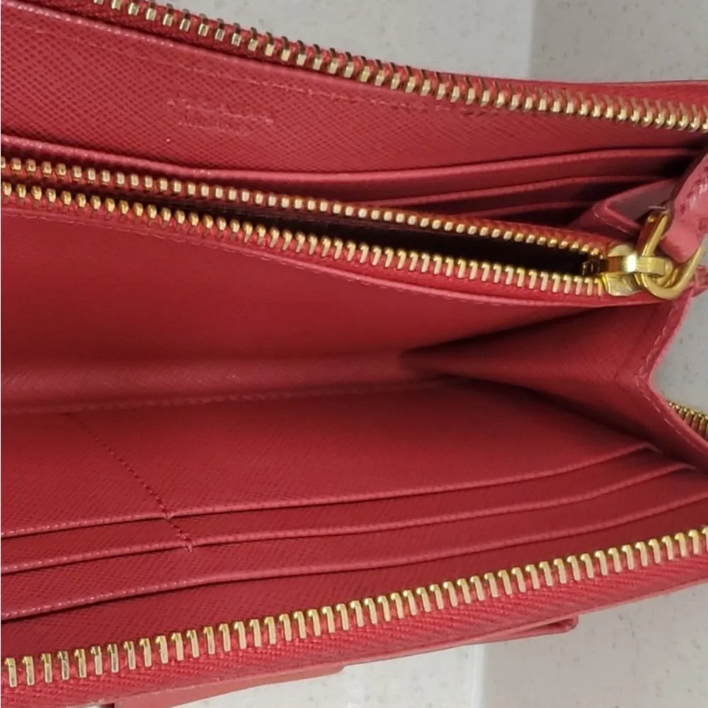 Prada Pre-loved Milano Saffiano Leather Wallet - Picture 6 of 9